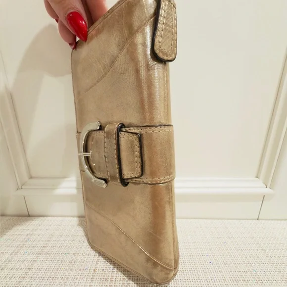 ✨👝 Coach Soho Gold Shimmery Zip Around Long Wallet with Buckle Detail - Picture 6 of 16